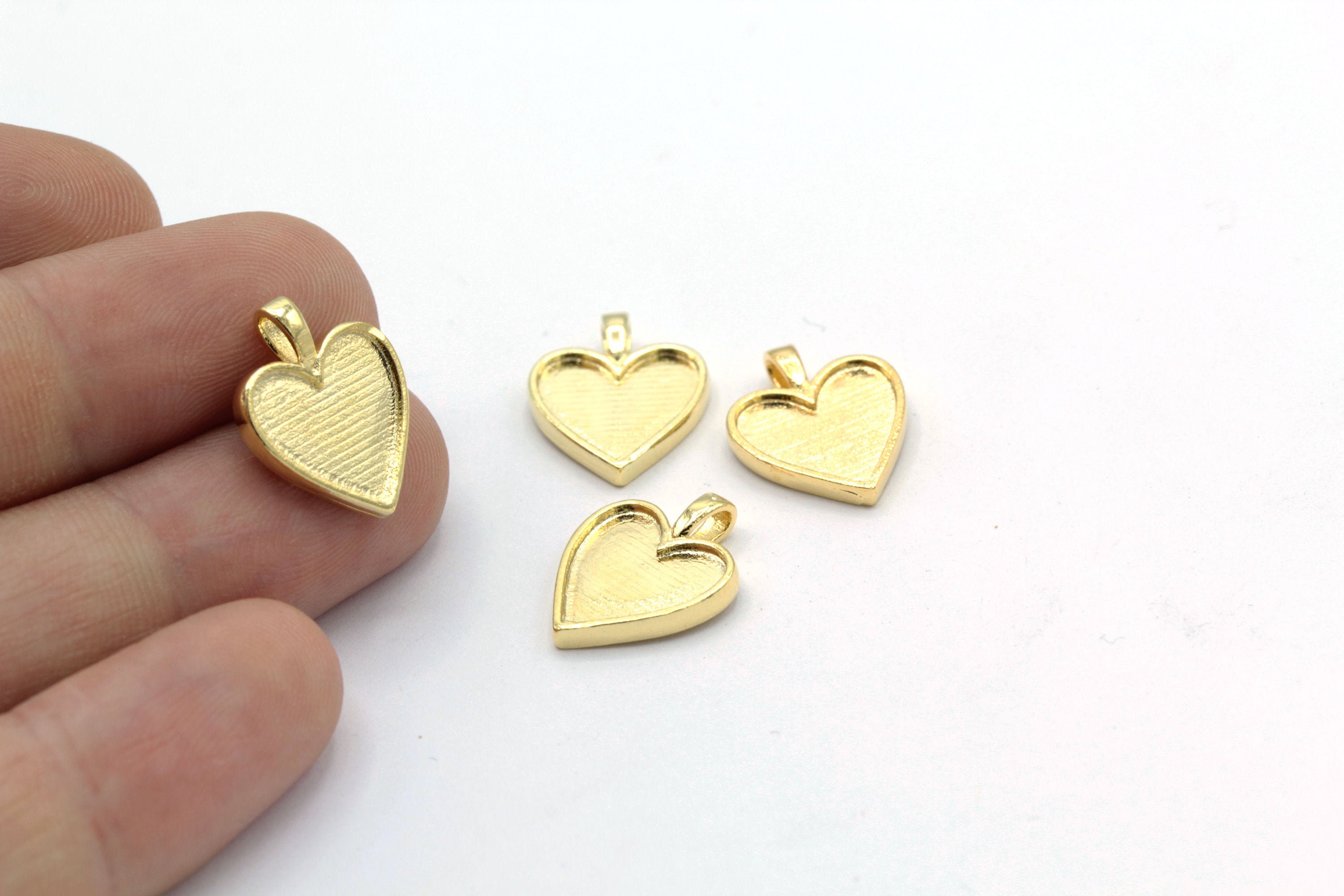 Ciondoli a forma di cuore in oro 24 carati, pendenti a forma di cuore placcati in oro lucido, componenti per collane, 14 x 17 mm - GLD721 - Italia