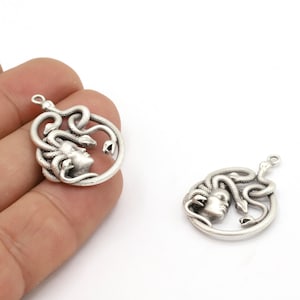 23,5x32mm Antique Silver Plated Pharaoh Charms, Antqiue Silver Plated Medallion, Medallion Charms, Medallion Snake Pendant - TS861