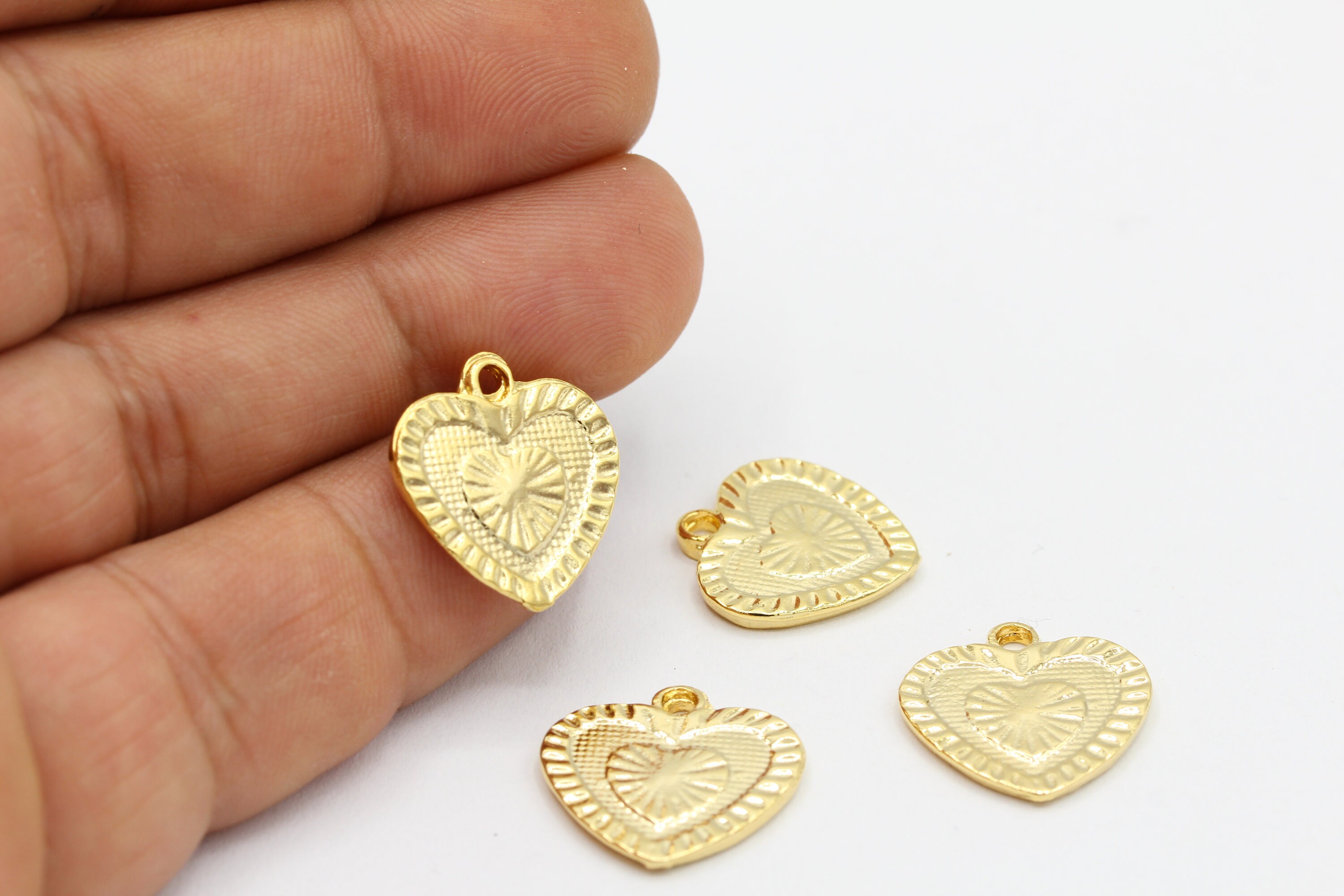 18K GOLD PLATED - TINY SHINY HEART NECKLACE