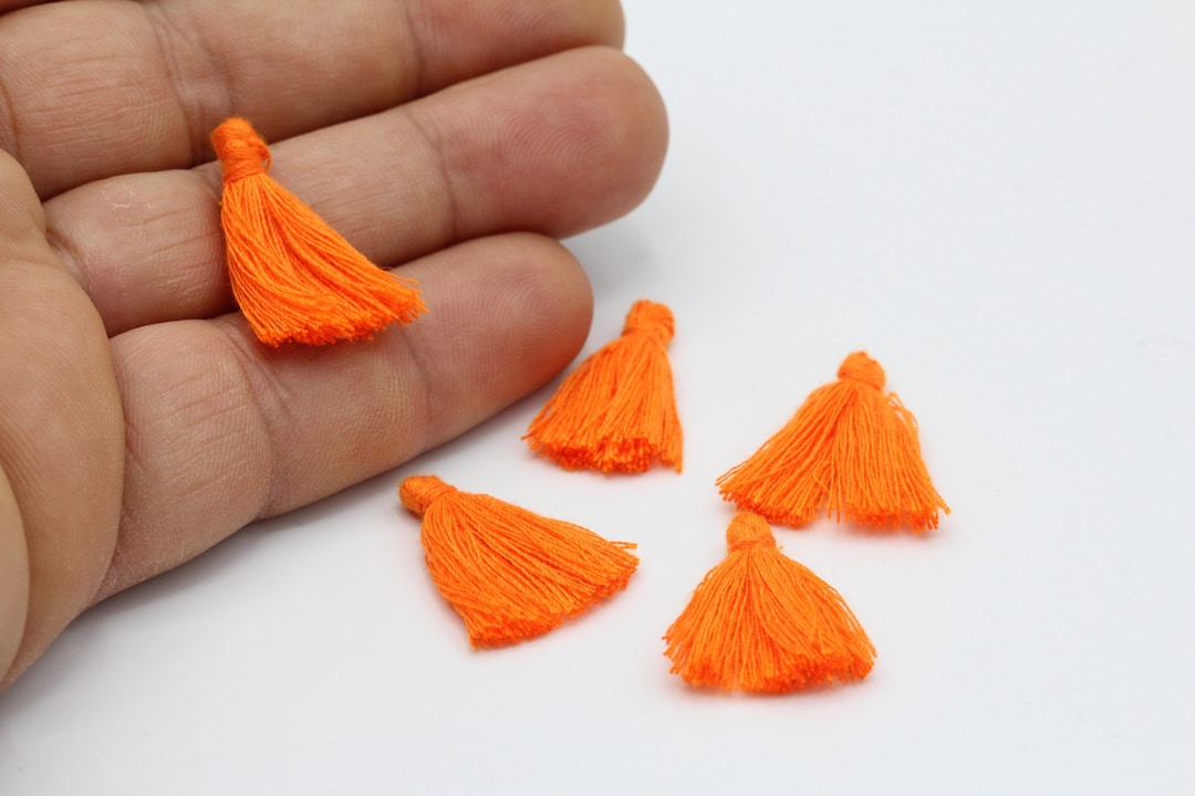 DIY Cómo Hacer Bufanda Con Borlas De Colores - El Taller De Las Cosas