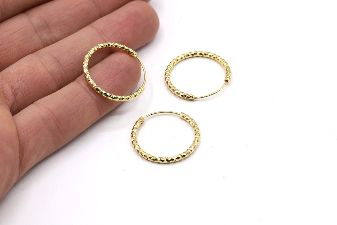 Orecchini a cerchio placcati in oro lucido 24 k da 24 mm, orecchini a cerchio, orecchini in ottone, pendenti, cerchio, chiusura a leva semplice, componenti per orecchini - GLD806 - Italia