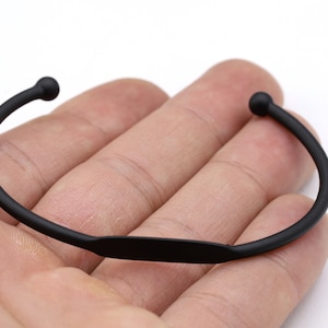 2.5 x 155 mm Matt schwarz überzogener Armreif, Armband Armreif, Manschettenkanal Armband, schwarzes Armband - TS196