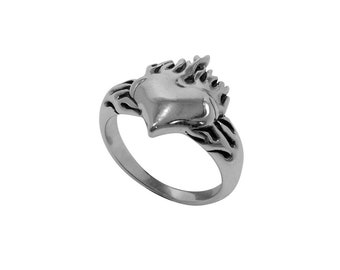 Anillo de corazón ardiente