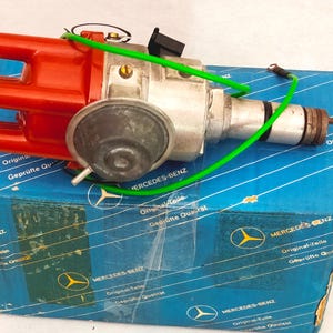 Genuine Mercedes /8 W114 Coupe 250CE Ignition distributor BOSCH 0231301015 NOS