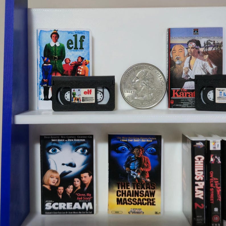 Miniature VHS Rental Shelf And Movies - 80s 90s Nostalgia - Mini Horror Movies - Custom Movies Bild 3