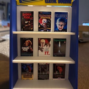 Miniature VHS Rental Shelf And Movies - 80s 90s Nostalgia - Mini Horror Movies - Custom Movies Bild 16