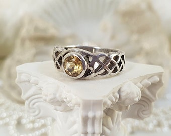 Vintage Silver and Citrine Celtic Knot Ring Size L