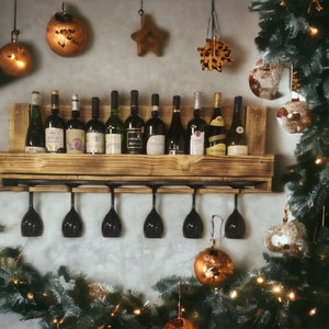 Wine rack made of new pallets (Text: As desired (max. 17 characters long)