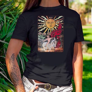Esthetisch tarotshirt: Boho Sun-T-shirt met paard- en jongensontwerp - mystiek T-shirt met boho-vibes - T-shirt comfortabele kleuren
