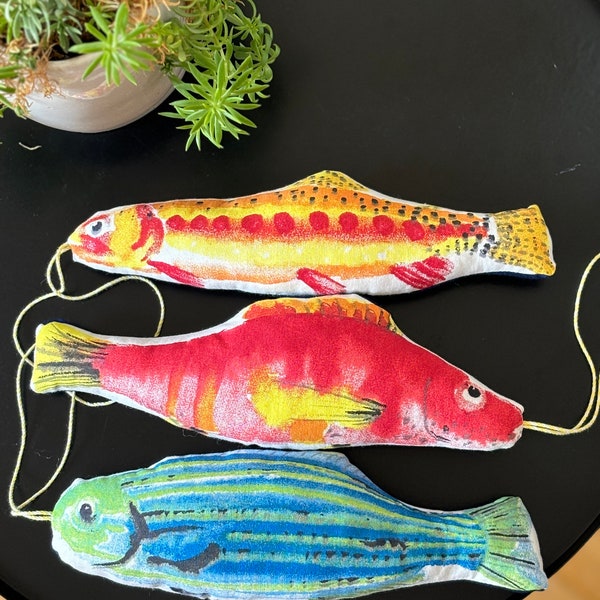 3 Deko Fische aus Stoff mit aufhängeband, Maritime Deko, Sommerdeko, Kaufmannsladen, Geschkenkidee,