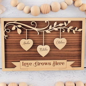 Family Tree Frame, Family Gift, Grandkids Sign, Personalized Hanging Hearts Wooden Sign Mother&#39;s Day Gift for Mom, Grandchildren Oma Gifts