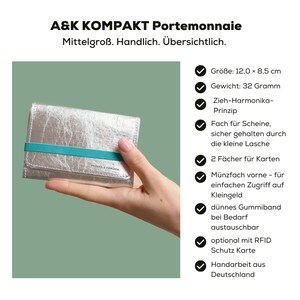 Vorderansicht vom silbernen Portemonnaie mit Münzfach für Damen.