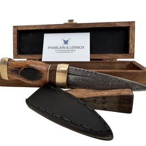 Oak Scotch Whisky Barrel with Brass and Damascus Sgian Dubh Blade - Pharlain & Lennox