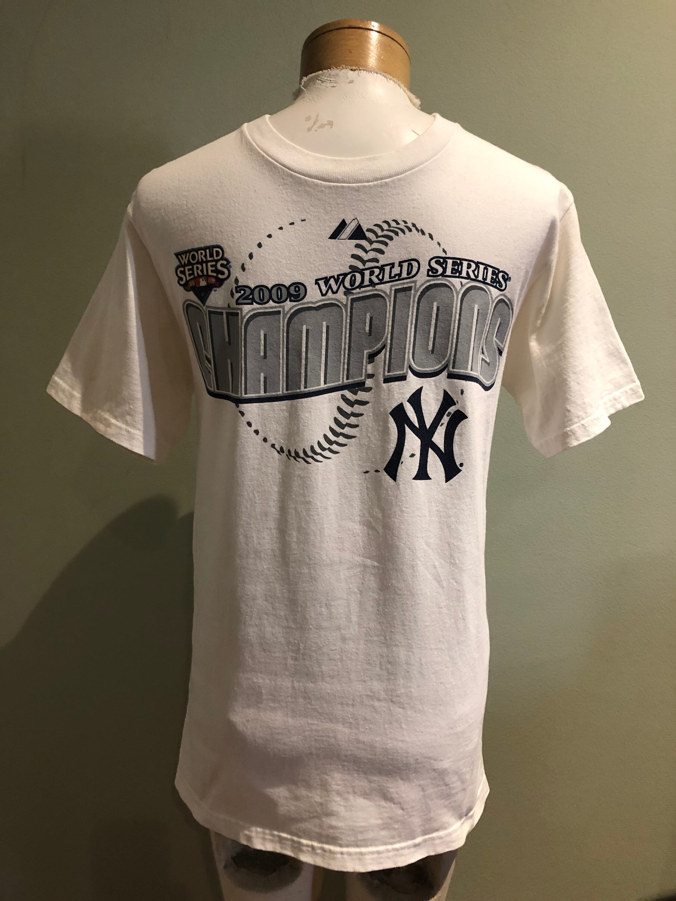New York Yankees 2009 World Series Champions Majestic MLB T Shirt. Men's L