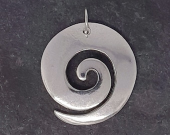 Sterling Silver Koru Pendant, Maori Symbol, Spiral, Unisex Gift - Un Mundo Azul