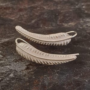Pendientes trepadores, Plata 925, Pendientes pluma, Regalo Original - Un Mundo Azul