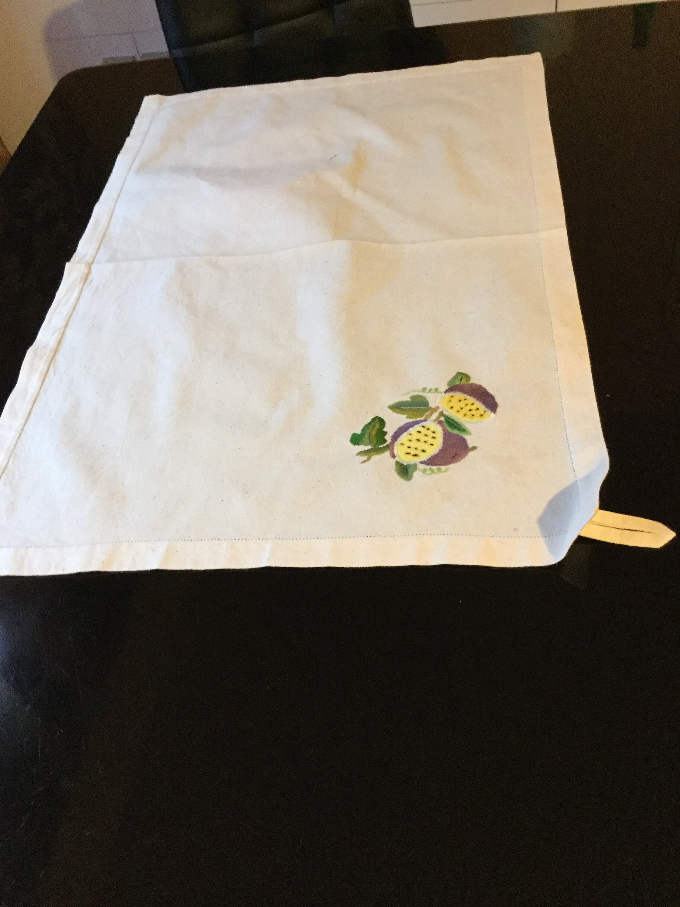 Torchon Écru Brodé Fruit de La Passion