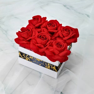Rosas eternas en caja blanca de corazon rosas rosa palo