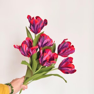Tulipani pappagallo di carta crespa, bouquet di tulipani fatto a mano, fiori di carta realistici, decorazioni primaverili, regalo ecologico, composizione floreale eterna