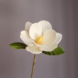 Crepe paper flowers magnolia stems, realistic paper flowers, paper magnolia flower gift, southern magnolia, handmade paper flowers for decor