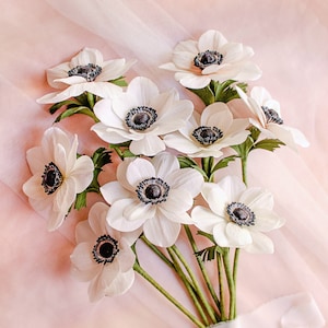 Fiori di anemone di carta fatti a mano, fiori per matrimoni autunnali, composizioni floreali realistiche di carta per anniversario, bouquet di fiori di carta crespa per decorazioni