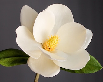Kwiaty z bibuły magnolia, realistyczne kwiaty z papieru, prezent kwiat magnolii, magnolia południowa, ręcznie robione kwiaty dekoracyjne