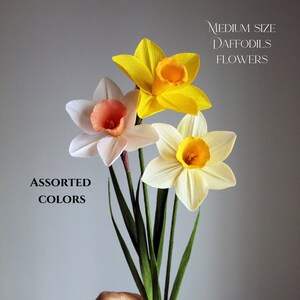 Crepe paper daffodil flowers, realistic paper flowers arrangements, spring wedding flowers, bright bouquet, handmade paper flowers for decor