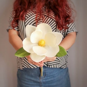 Crepe paper flowers magnolia stems, realistic paper flowers, paper magnolia flower gift, southern magnolia, handmade paper flowers for decor