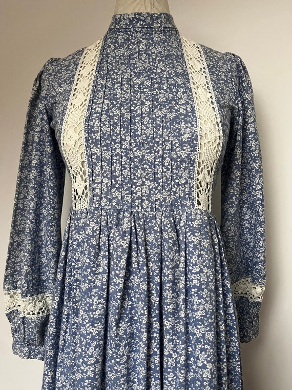 1970s LAURA ASHLEY Apron Dress, Dyers and Printer… - image 10