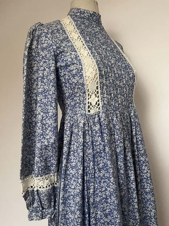 1970s LAURA ASHLEY Apron Dress, Dyers and Printer… - image 6