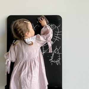Quadro negro magnético infantil com gaveta — Quadro retangular Montessori 60 × 80 cm (23,6 × 31,49 pol.)