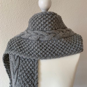 Foulard long, gris, à franges, motif tressé, laine vierge