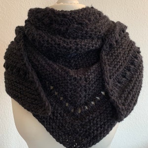 Triangular scarf, black, slightly mottled, hand-knitted with 2 types of wool made of cotton, silk, alpaca, virgin wool, unique piece, one-of-a-kind