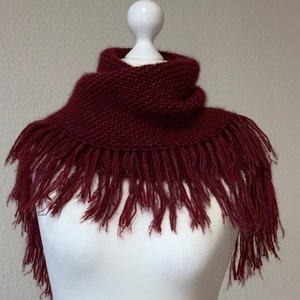 Triangular scarf with fringes, bordeaux, two different yarns made of virgin wool, mohair, alpaca, silk. Hand-knitted, high-quality yarn, unique piece