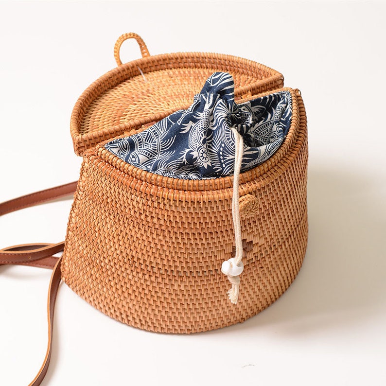 New Handmade Woven Rattan Backpacks Women PU Leather Bow Hasp Inside Blue Flowers Print Backpack Ladies Double Straps Bags B59