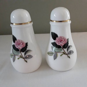 Wedgwood bone China Hathaway Rose salt and pepper shakers, vintage, from 1959 - 1987, like new condition