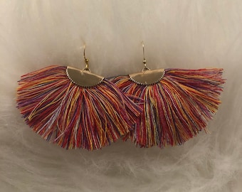 Les boucles d’oreilles pompon multi couleur