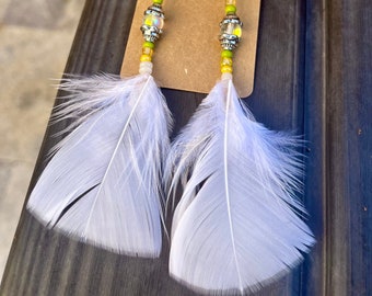 Orecchini con piume in argento sterling: gioielli hippie, accessori con perline fatti a mano, idee regalo