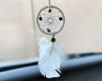 Weißer Mini Auto Traumfänger: Boho Anhänger, Rückspiegel Aufhänger, Wanddeko & Geschenke Accessoires