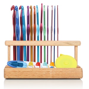 Olikraft Crochet Hook Organizer Set - A Wooden Workstation Holder with 14 Standard Grip Crochet Hooks and its Accessories Kit