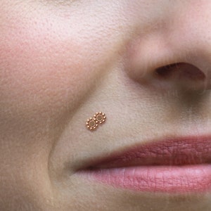 Piercing philtrum. Méduse Labret. Bijoux piercing Monroe. Bague pour les lèvres. Clous d&#39;oreilles Labret. Labret à filetage intérieur. Boucle d&#39;oreille pour les lèvres.