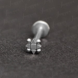 Lippenpiercing-Stecker. Philtrum-Schmuck. Labret-Ohrstecker aus Chirurgenstahl. Medusa-Piercing-Schmuck. Monroe Lippenring. Ohrring mit flacher Rückseite aus Gold.