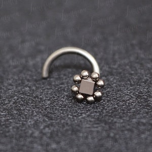 Parafuso de nariz. Parafuso de nariz em aço cirúrgico. Anel de nariz. Joias para nariz. Piercing no nariz. Parafuso Osso Nariz 18g. Parafuso de nariz dourado. Alfinete de nariz.
