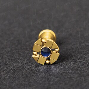 Gioielli Helix in avanti. Orecchino a bottone con cartilagine. Orecchino Labret. Orecchino Tragus Oro. Orecchini elicoidali con retro piatto in acciaio chirurgico. Perno di conchiglia.