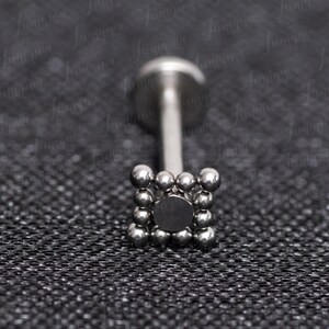 サージカル スチール リップ ピアス。モンロー スタッド。ラブレット ピアス。フラット バック スタッド。メデューサ ジュエリー。人中ラブレット ピアス。ラブレット ジュエリー。