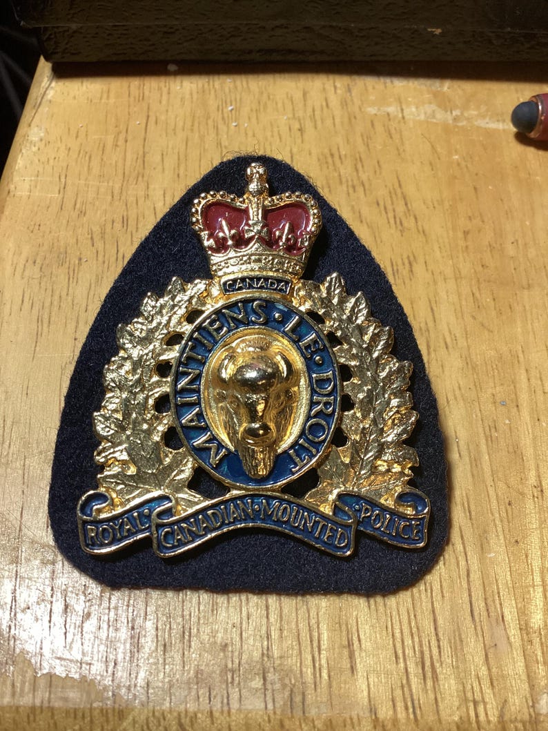 Rcmp Lettering Vintage Royal Canadian Mounted Police Rcmp”maintiens Ale Droit ...