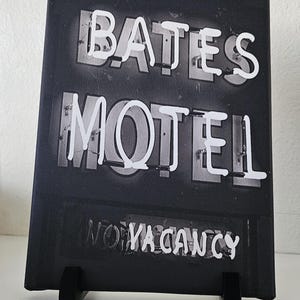 Bates Motel Sign Canvas Print – 12x9” Horror Movie Wall Art – Psycho 1960 Classic Film Decor