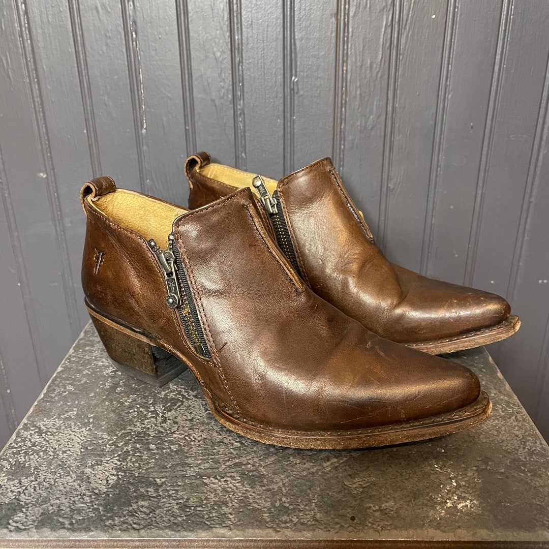 frye sacha moto shootie