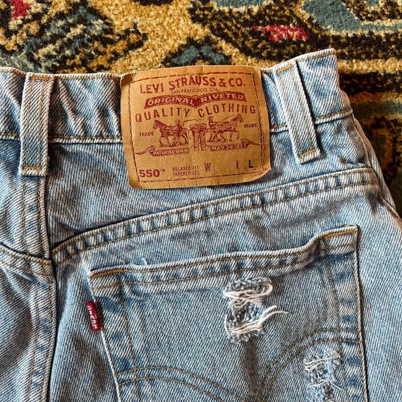 1990s Levis 550 distressed cut off shorts 26” mad… - image 3