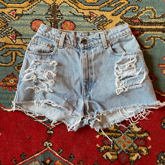 1990s Levis 550 distressed cut off shorts 26” mad… - image 1